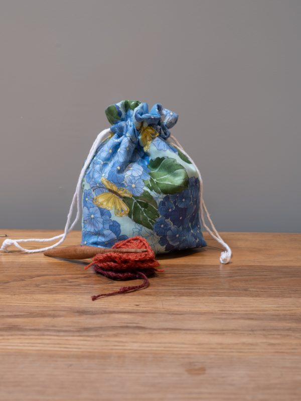 The knitting and crochet project bag blue hydrangea - Image 5